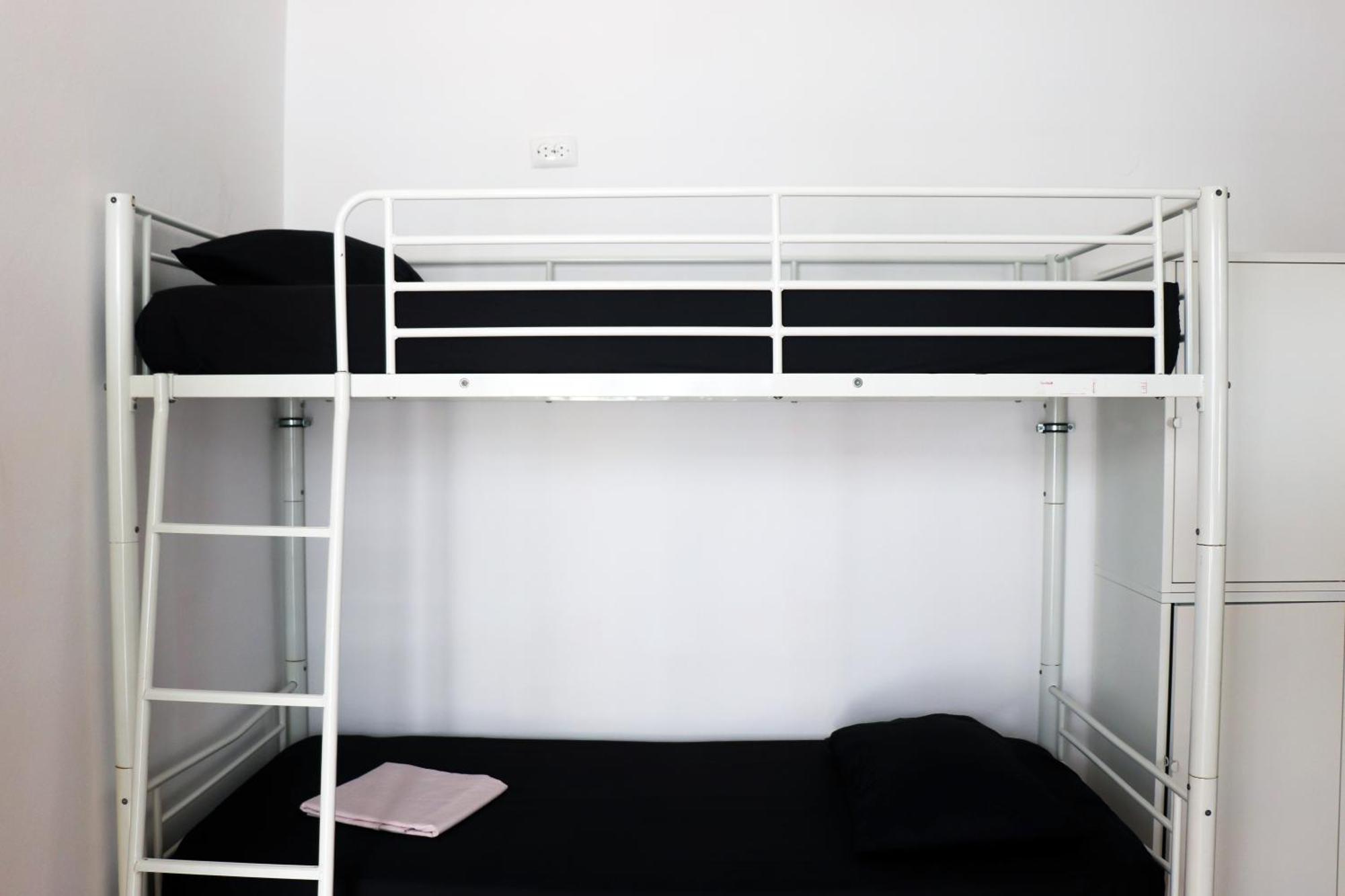 Hostel Jjs Yard 2 Lagos Zewnętrze zdjęcie